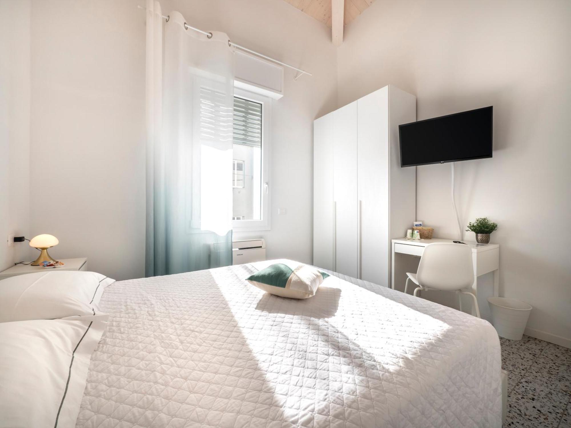 Zuara9Room Римини Экстерьер фото