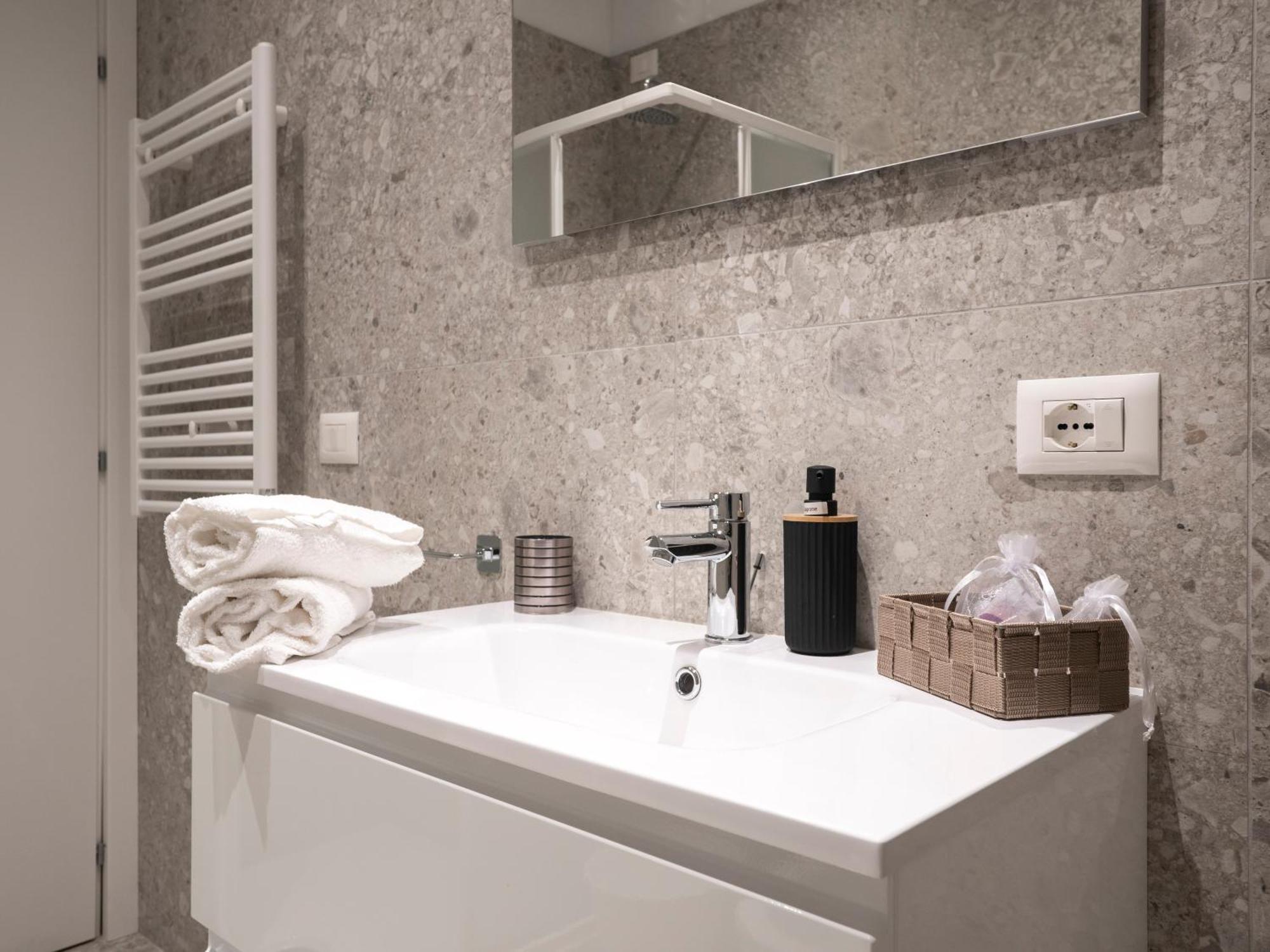 Zuara9Room Римини Экстерьер фото
